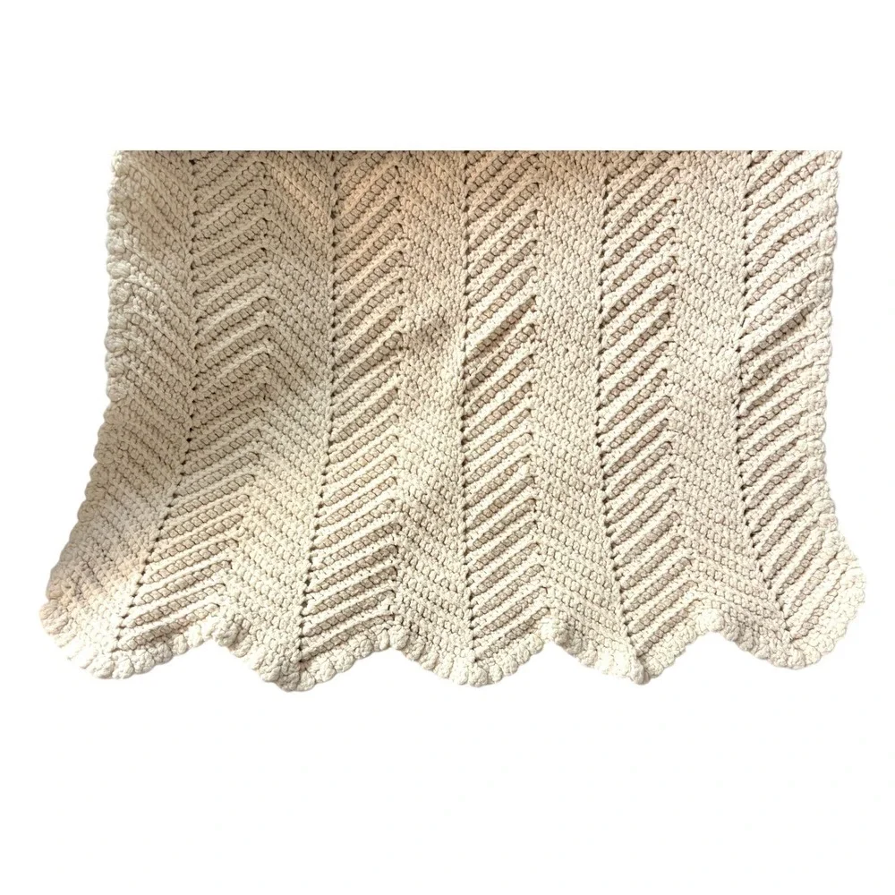 Handmade Crochet Baby Blanket Cream Off White Chevron Ripple Scalloped Edge Knit